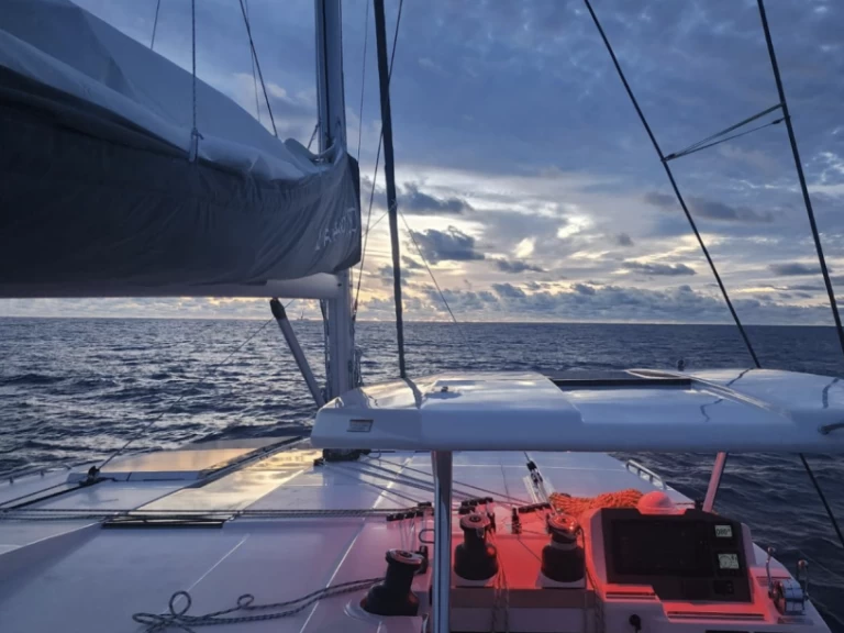 Yacht charter Phuket Yacht Haven Marina billig Leopard 50