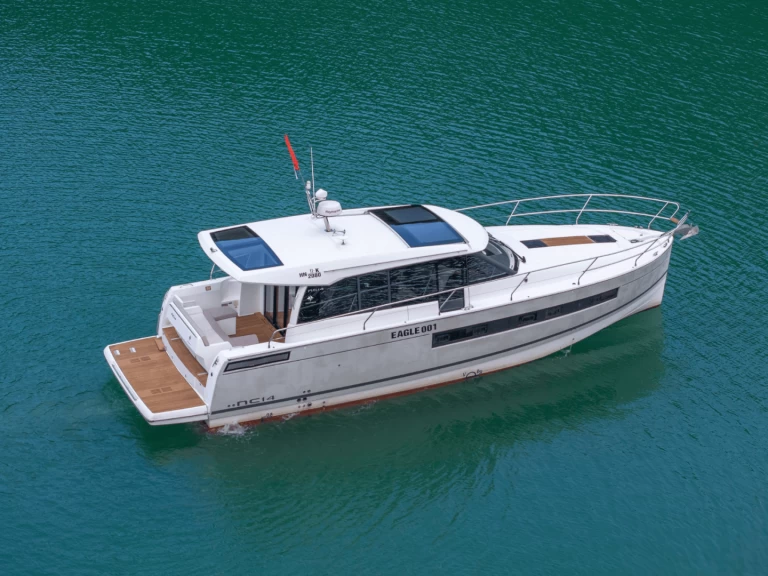 Uthyrning Motorbåt  Jeanneau med en båtlicens 