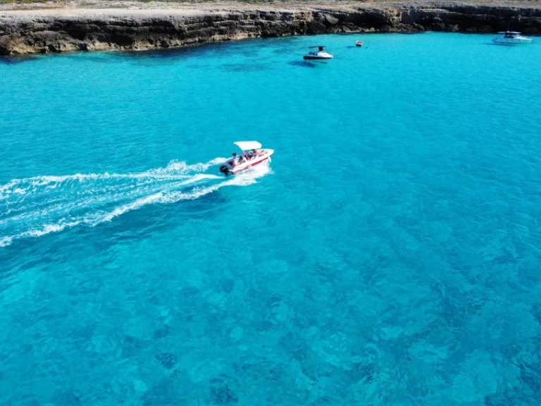 Uthyrning Motorbåt  Compass med en båtlicens 