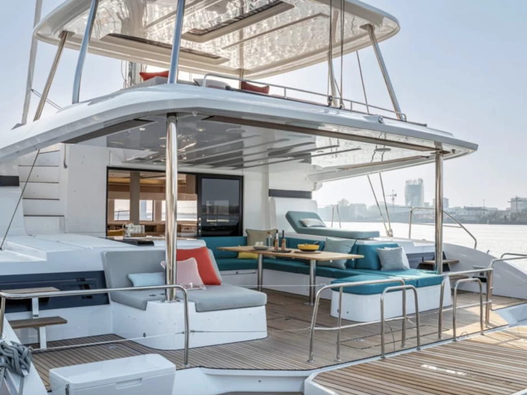 Hyra Katamaran  med eller utan skeppare Lagoon Bonifacio 