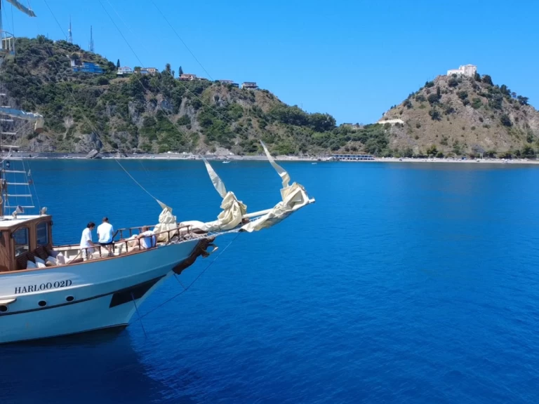 Lyx yacht för uthyrning Capo d'Orlando till det bästa priset 