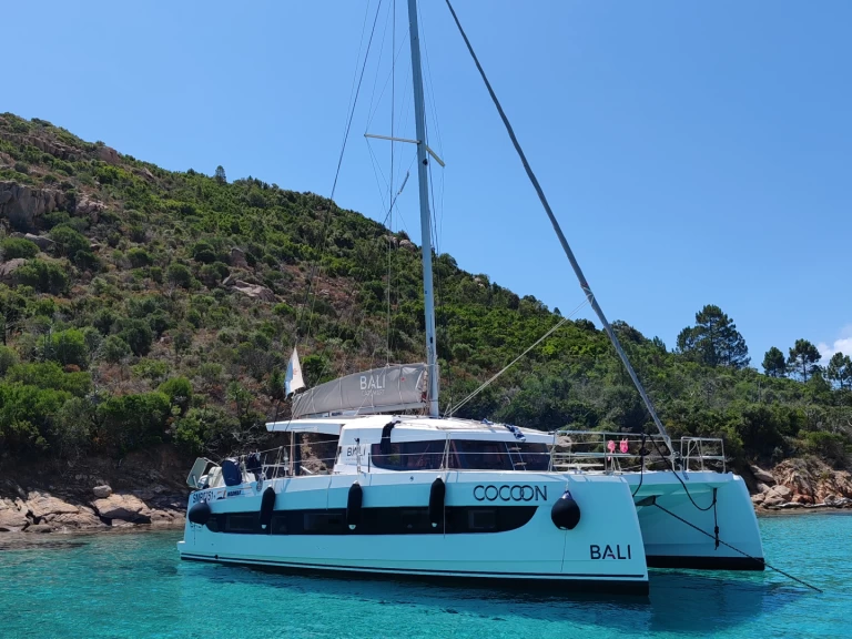 Yacht charter Golfo Aranci billig Bali Catsmart