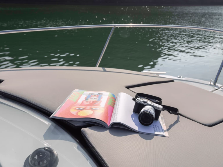 Hyra Motorbåt  med eller utan skeppare Jeanneau Hạ Long 