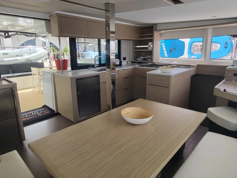 Båtuthyrning Lagoon Lagoon 46 i Golfo Aranci på Samboat 