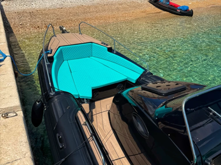 Båtuthyrning Aquamax 27 i Bol på Samboat 