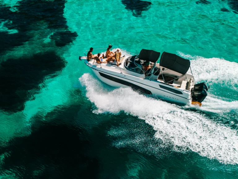 Uthyrning Motorbåt  Karnic med en båtlicens 