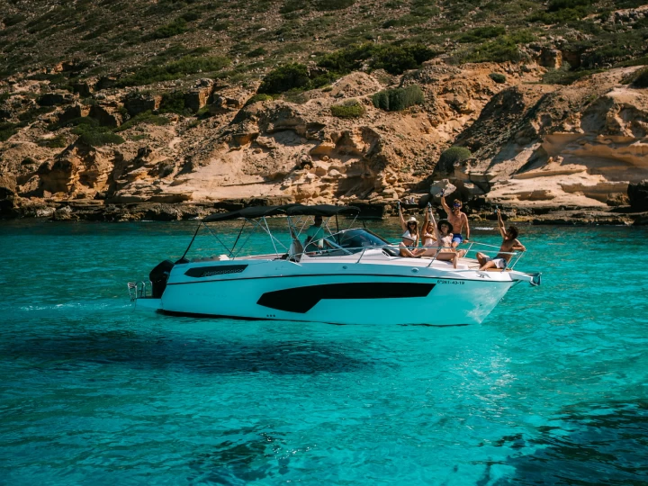 Hyra Motorbåt  med eller utan skeppare Karnic s'Arenal 