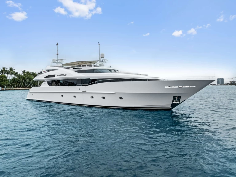 Yacht charter Newport billig INVICTUS