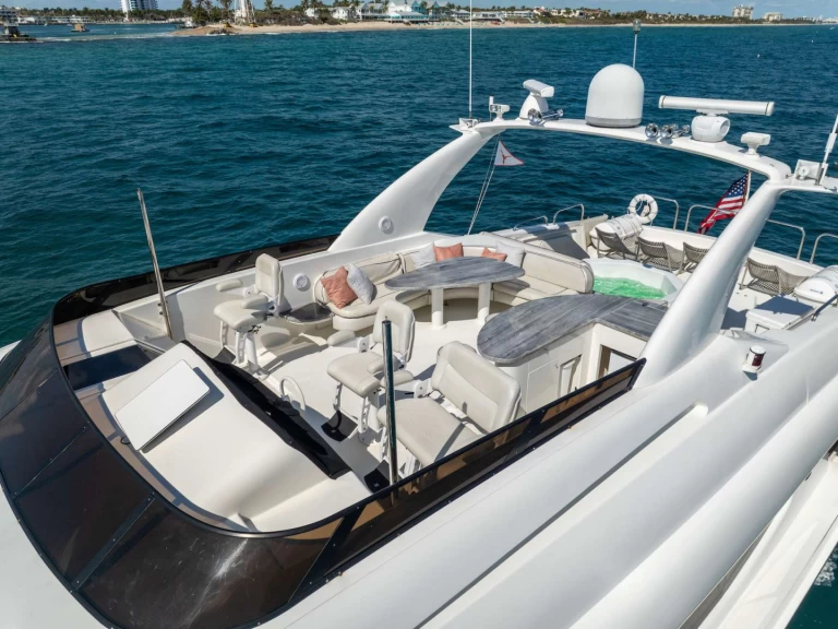 Lazzara IV Tranquility charter bareboat eller skeppad i Fort Lauderdale