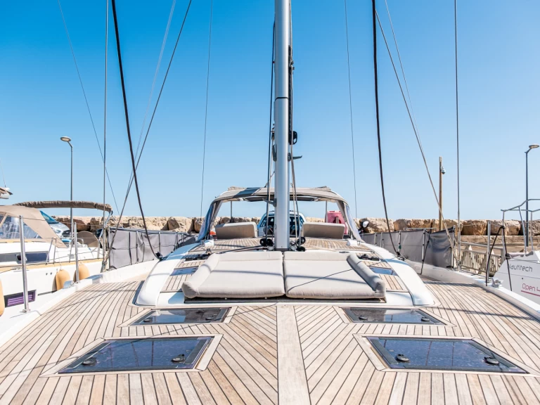 Bénéteau Oceanis 60 charter bareboat eller skeppad i Hyeres