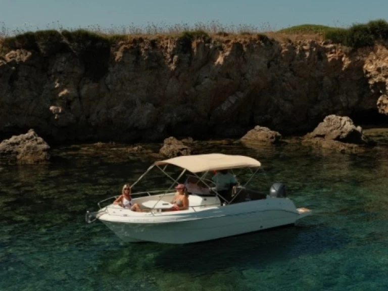 Pacific Craft Pacific Craft 625 Open charter bareboat eller skeppad i Port d'Addaia (City)