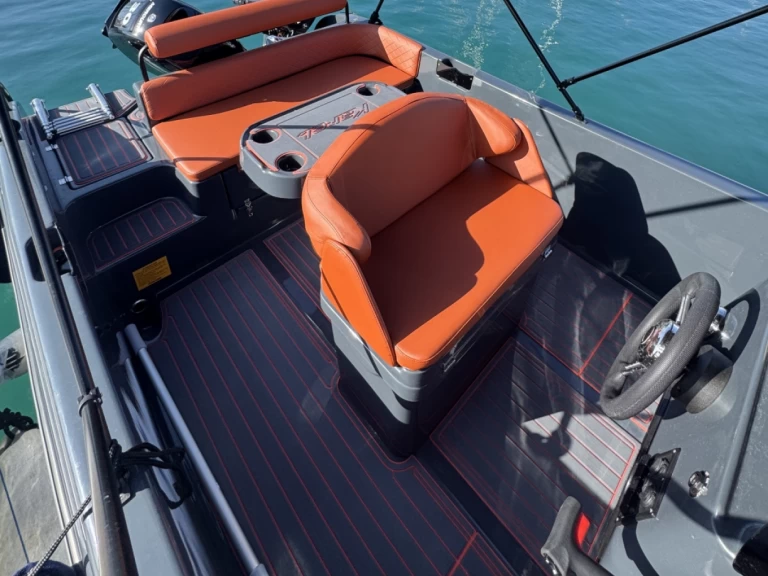 Hyr en Karel Ithaca 550 Agios Nikolaos 