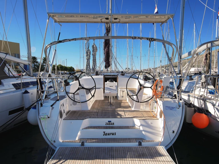 Hyra Segelbåt  med eller utan skeppare Bavaria Biograd Na Moru 