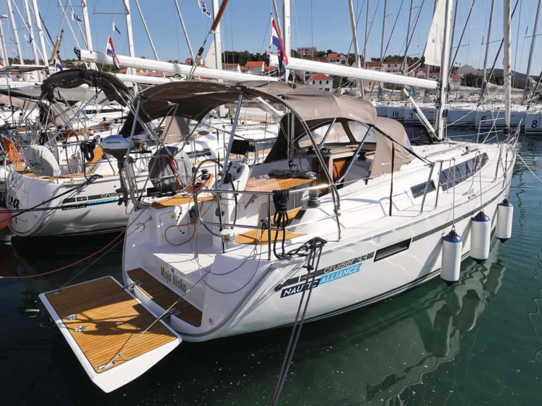 Uthyrning Segelbåt  Bavaria med en båtlicens 