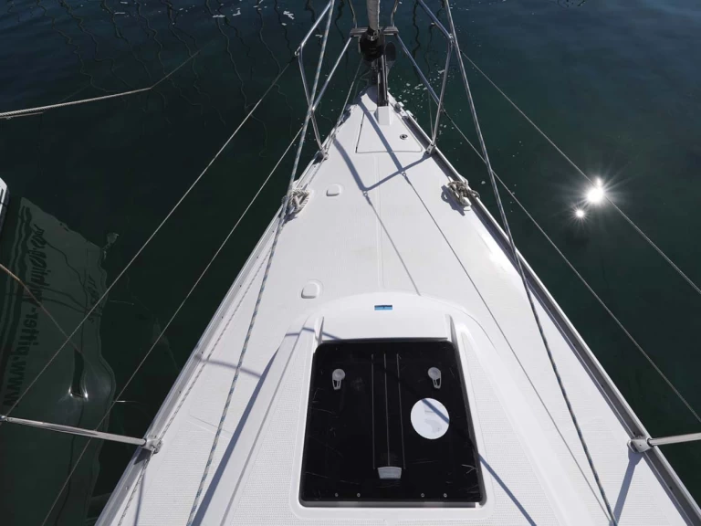 Bavaria Cruiser 33 charter bareboat eller skeppad i Murter-Kornati