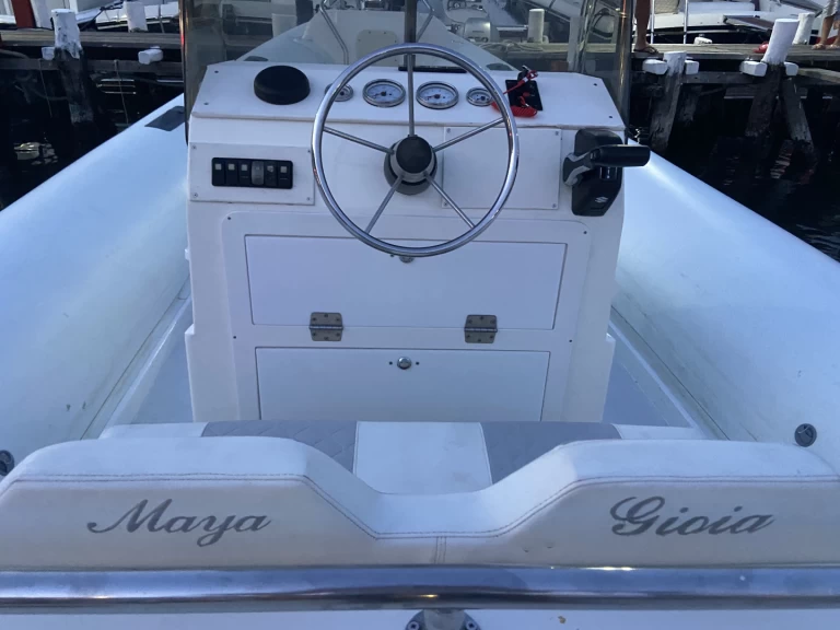 Hyra RIB med eller utan skeppare Sacs Neapel 