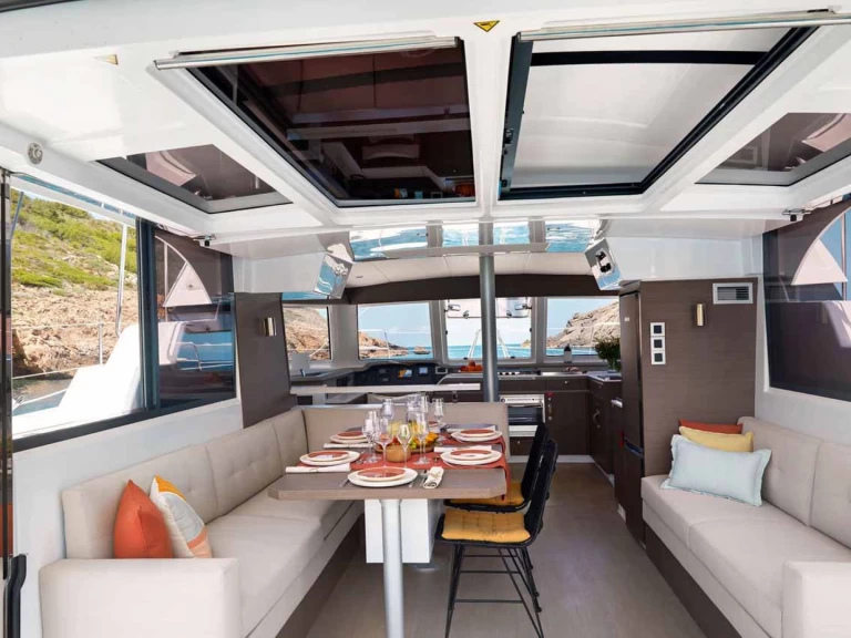 Bali Bali Catspace Voile charter bareboat eller skeppad i Palma de Mallorca