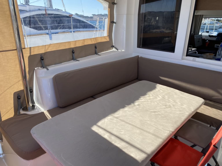 Båtuthyrning Lagoon Lagoon 40 i Hyeres på Samboat 