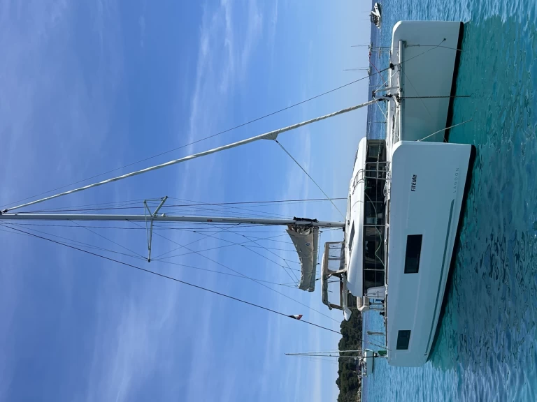 Lagoon Lagoon 40 charter bareboat eller skeppad i Hyeres