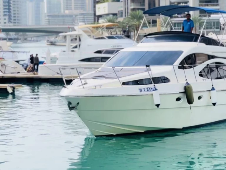 Uthyrning Motorbåt  Azimut med en båtlicens 