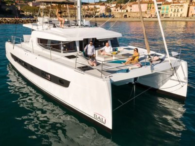 15 BALI 4.6 -TE charter bareboat eller skeppad i Hyeres