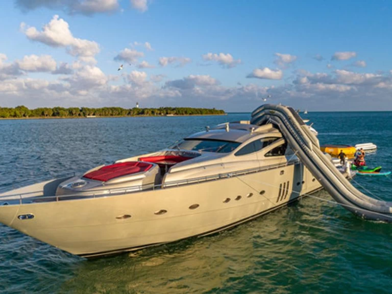 Hyra Lyx yacht med eller utan skeppare Pershing Miami Beach 
