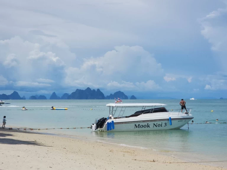 Uthyrning Motorbåt  Custom med en båtlicens 