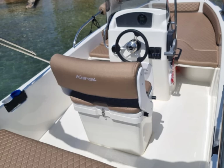 Karel F17 charter bareboat eller skeppad i Agios Nikolaos