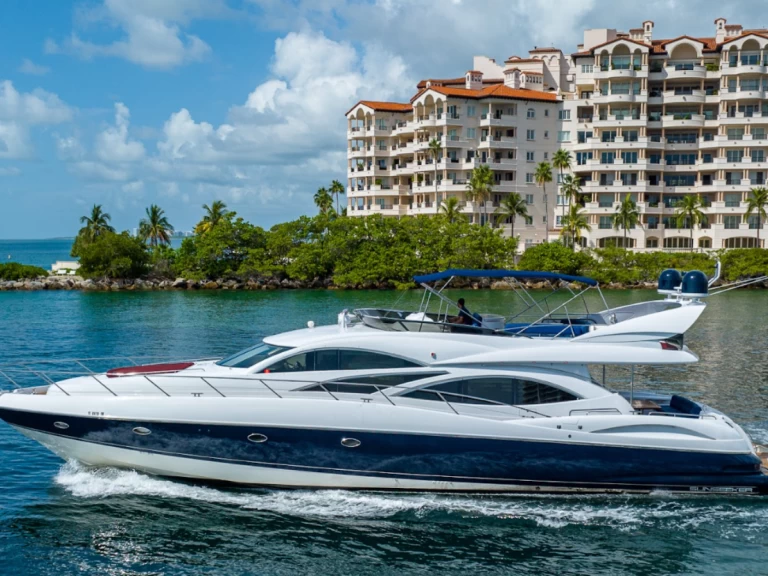 Uthyrning Lyx yacht Sunseeker med en båtlicens 