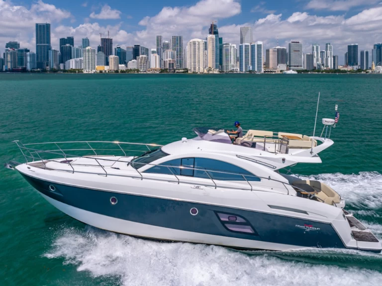 Uthyrning Lyx yacht Bénéteau med en båtlicens 