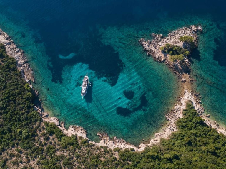 Custom Phoenix Bronze charter bareboat eller skeppad i Split 