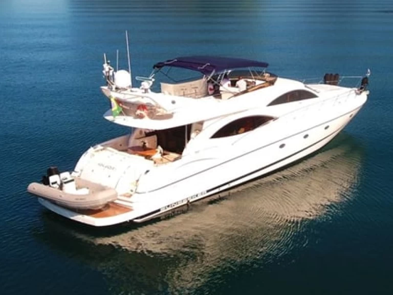 Sunseeker Manhattan 74 charter bareboat eller skeppad i Angra dos Reis