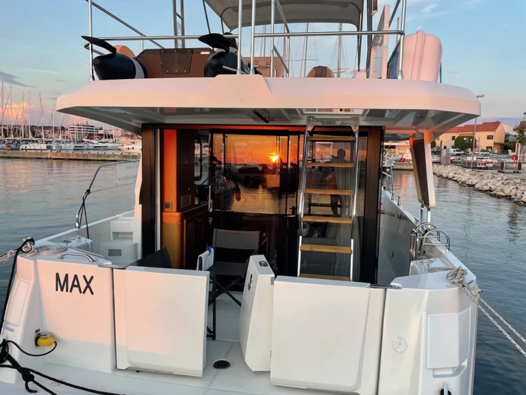 Hyra Motorbåt  med eller utan skeppare Bénéteau Biograd Na Moru 