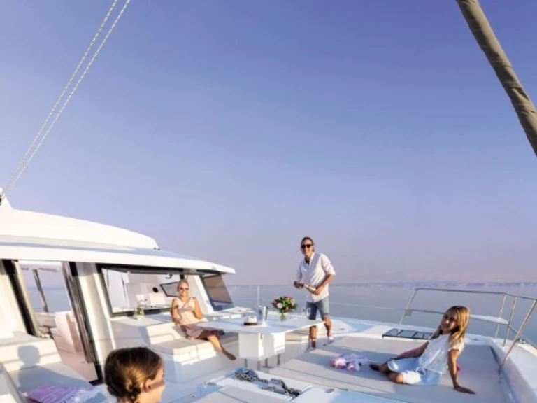 Yacht charter Pozzuoli billig Bali 5.4