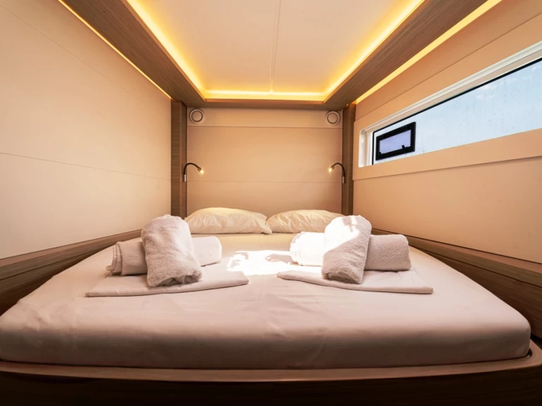 Hyra Katamaran  med eller utan skeppare Lagoon Rhodes (City) 