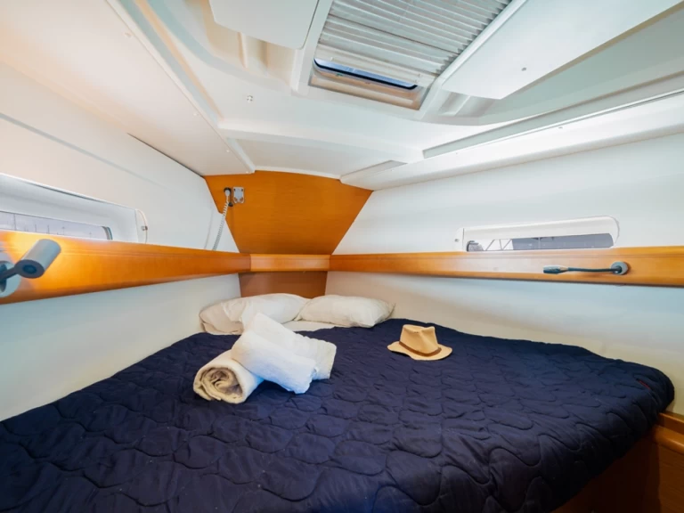 Yacht charter Lavrio billig Sun Odyssey 409