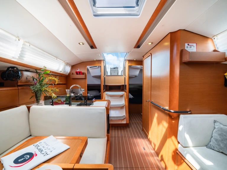 Hyra Segelbåt  med eller utan skeppare Jeanneau Lavrio 