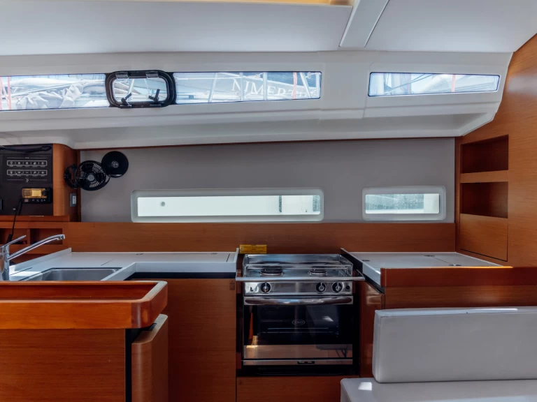 Hyra Segelbåt  med eller utan skeppare Jeanneau Kos  