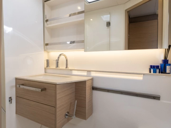 Yacht charter Split  billig Lagoon 55 LUXURY version (2025)