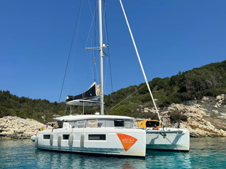Lagoon Lagoon 46 charter bareboat eller skeppad i Preveza