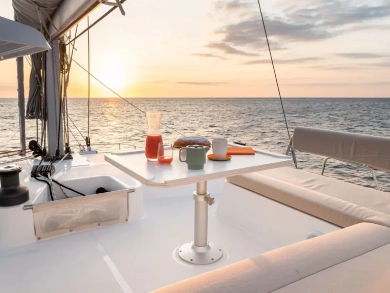 Hyra Katamaran  med eller utan skeppare Bali Alimos 