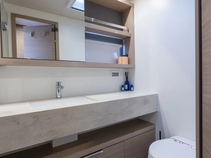 Lagoon Lagoon 55 LUXURY version (2025) charter bareboat eller skeppad i Split 