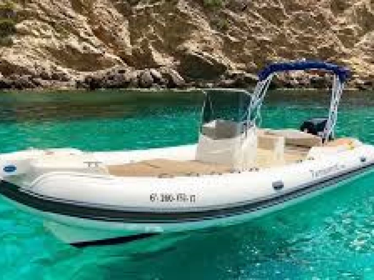 Uthyrning Arzon - Capelli CAPELLI TEMPEST 700 av Samboat 