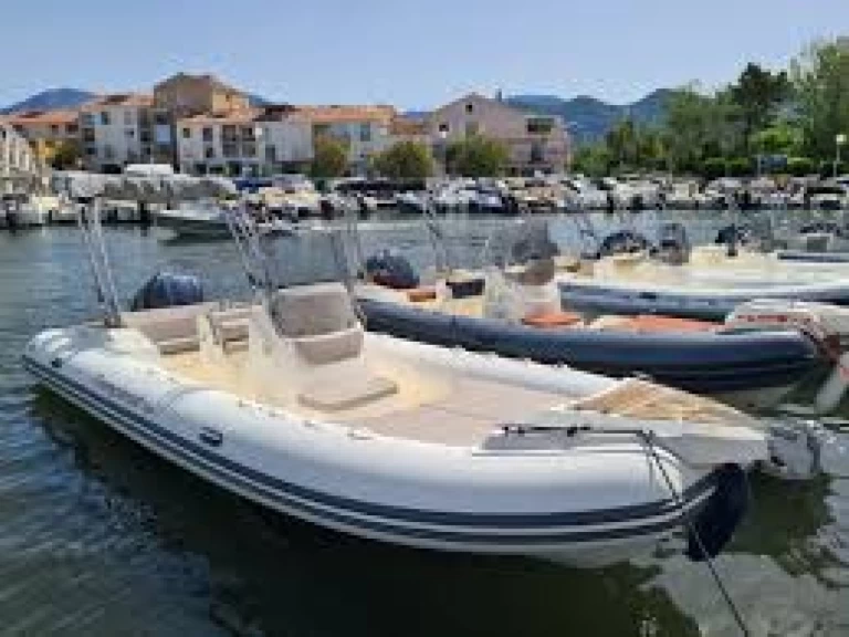 Yacht charter Arzon billig CAPELLI TEMPEST 700