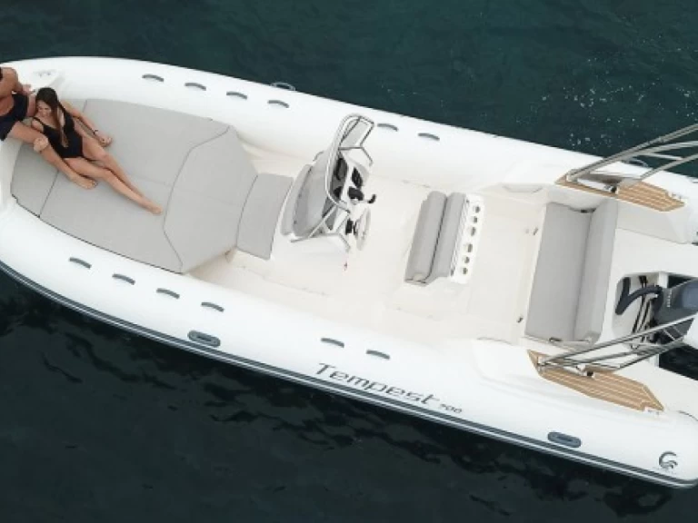 Hyra Motorbåt  med eller utan skeppare Capelli Arzon 