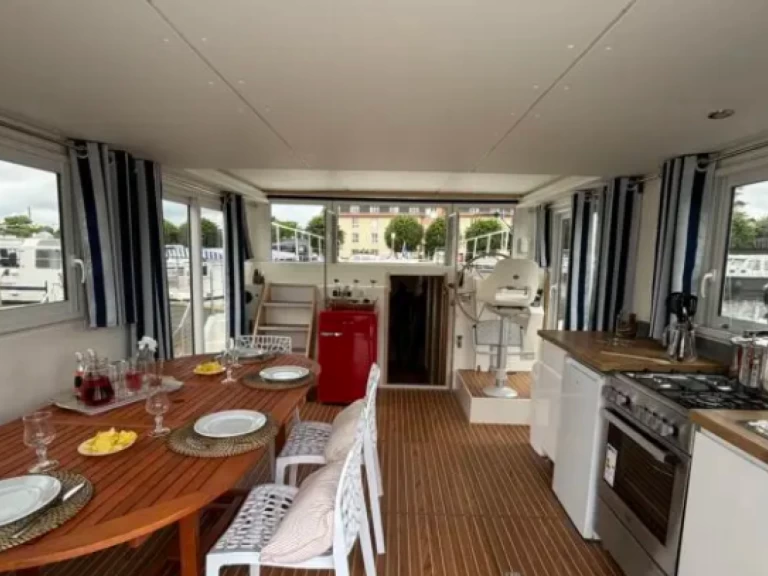 Electrique LaPeniche FS charter bareboat eller skeppad i Pontailler-sur-Saône