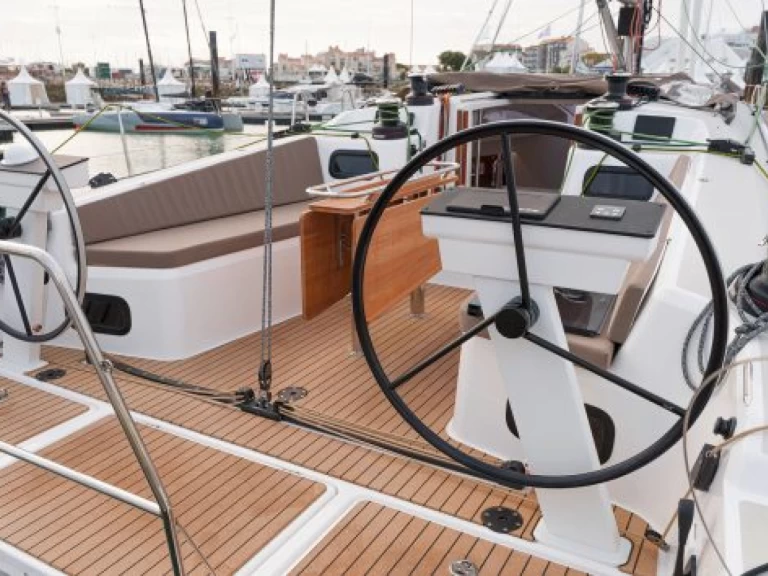 RM RM 1380 charter bareboat eller skeppad i Larmor-Plage