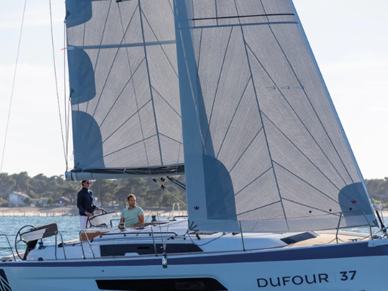 Yacht charter Golfe-Juan billig DUFOUR 37 FLAVOURS OF THE SEA