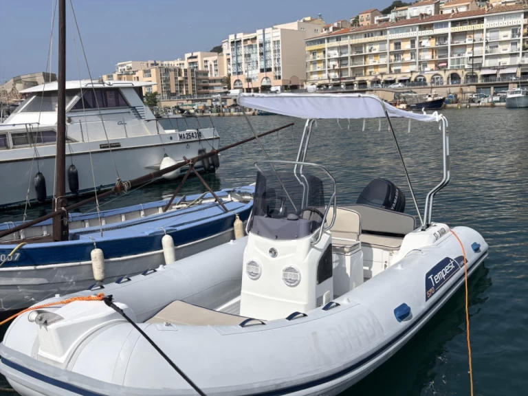 Capelli Tempest 570 charter bareboat eller skeppad i Sète