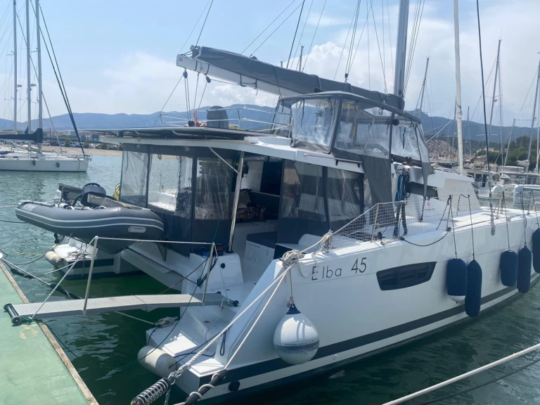 Hyra Katamaran  med eller utan skeppare Fountaine Pajot Le Marin 
